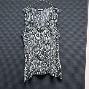 Only 9 Black & White Sleeveless V-Neck leopard Printed Camisole